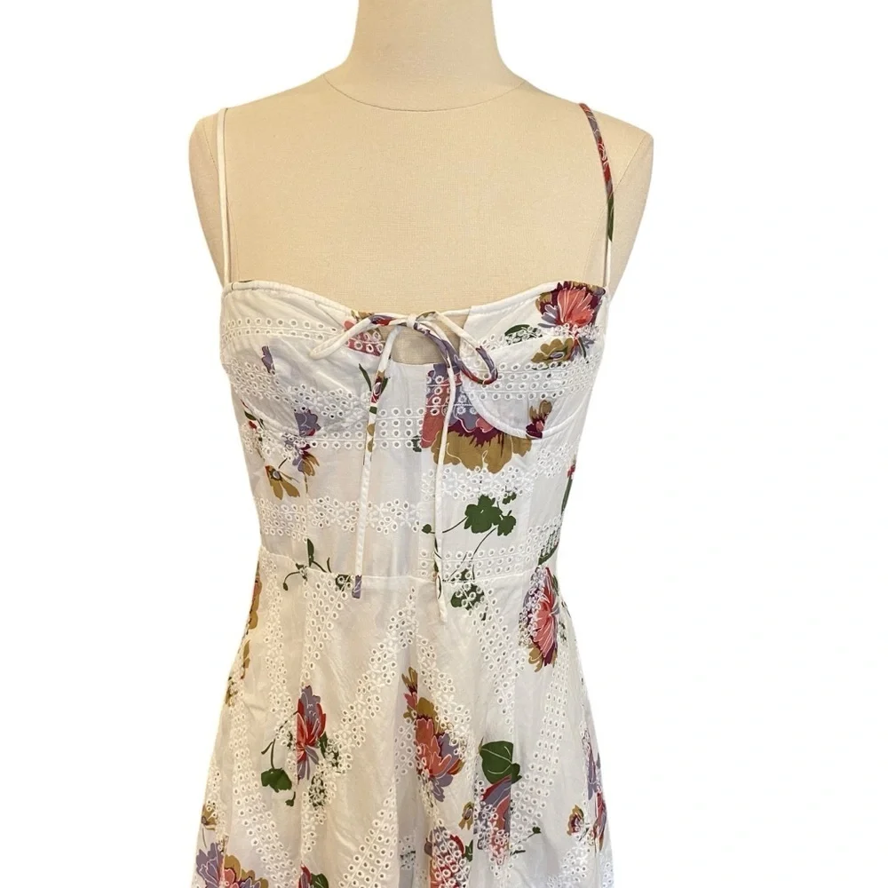 Wayf Hampshire Handkerchief Dress in Floral Printed Eyelet Lace Like New - Picture 3 of 11